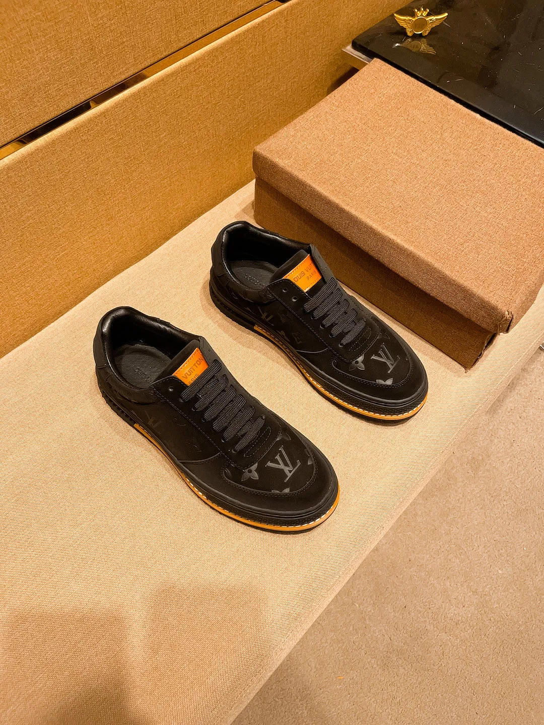 🚘🚘Factory batch 420💰[LV]🔥Louis Vuitton, a high-end men's shoe brand, official website 1:1 latest masterpiece: the upper is made of first-layer cowhide imported from Italy with a comfortable and breathable lining➕original non-slip and wear-resistant outsole🔥, making walking more convenient and comfortable! An exclusive new model, a stunning work, a beautiful 1:1 replica [color] compared to the official quality! Create a fashionable personality to set off your uniqueness! A must-have for trendy men! Classic 🔥 Size: 38-44 Colors 🔥 1⃣️ colors available 🔥.